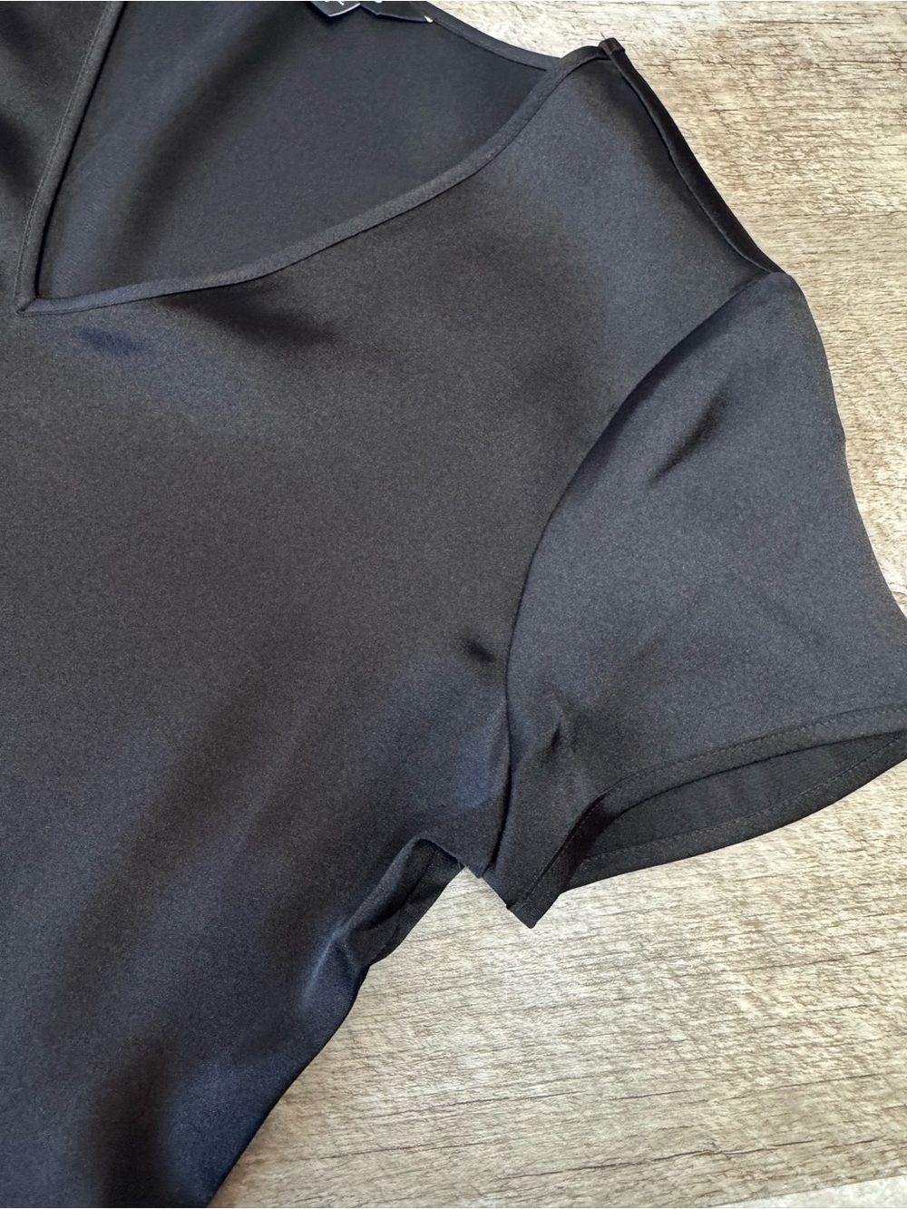 Express Black V-Neck Short Sleeve Blouse - Picture 4 of 8